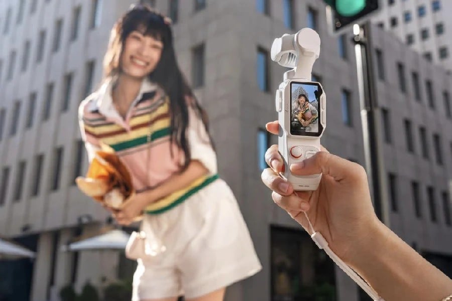 Insta360 Luna Pro - dettaglio Insta360 Luna Pro ufficiale: gimbal camera 4K verticale con un sensore solo