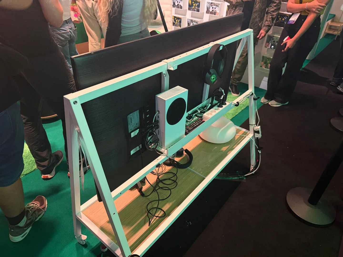 IKEA Xbox YXSTABY - dettaglio IKEA e Xbox, arriva YXSTABY: 9 pezzi per la casa dei gamer