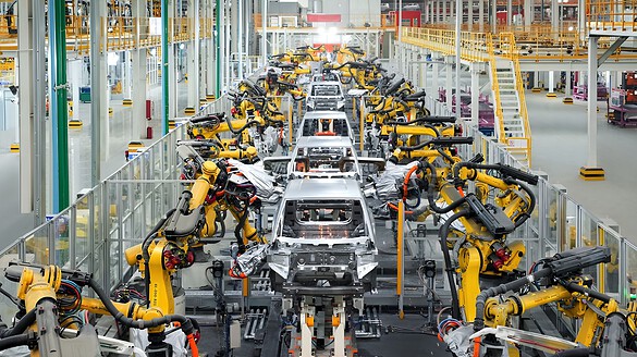 Cina, smart factory e IA riscrivono l’industria auto