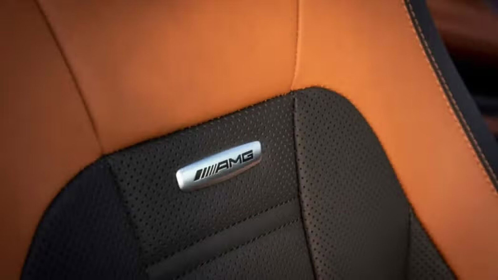 Mercedes nei guai negli USA: il logo sul sedile ustiona la pelle