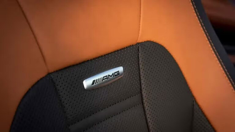 Mercedes nei guai negli USA: il logo sul sedile ustiona la pelle