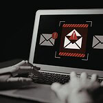 Polizia Postale, allarme truffe via email e SMS: come funzionano