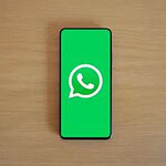 WhatsApp, le emoji animate arrivano nelle reazioni su Android