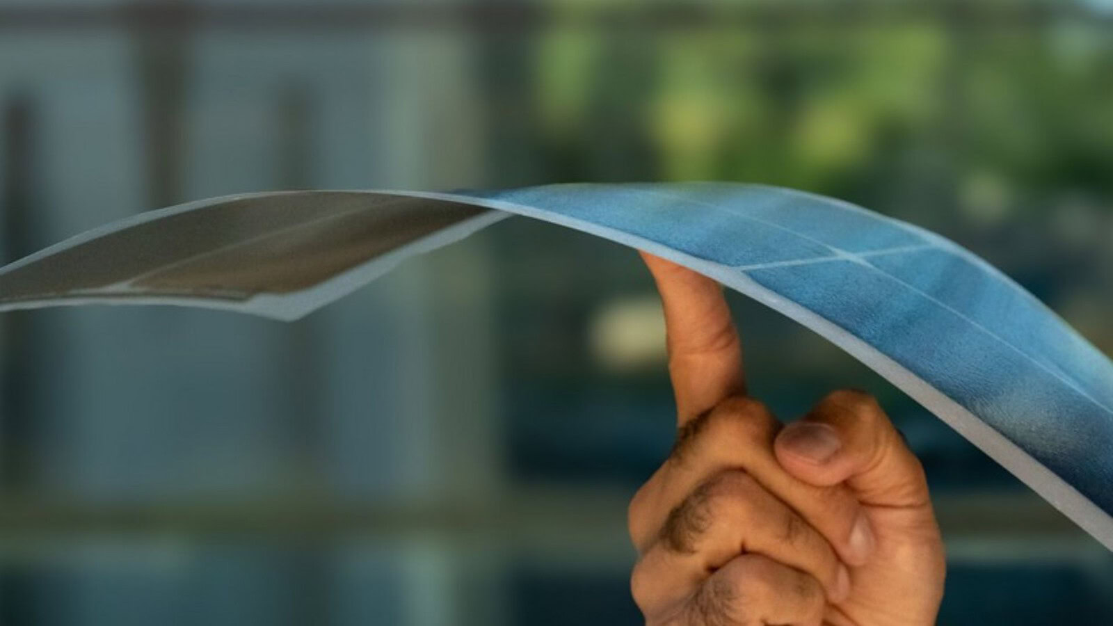 SolarWindow ElectroFlex, il pannello solare adesivo senza vetro