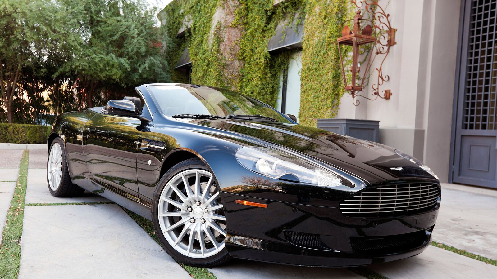 Aston Martin Heritage Edition: 5 pezzi unici tornano al passato