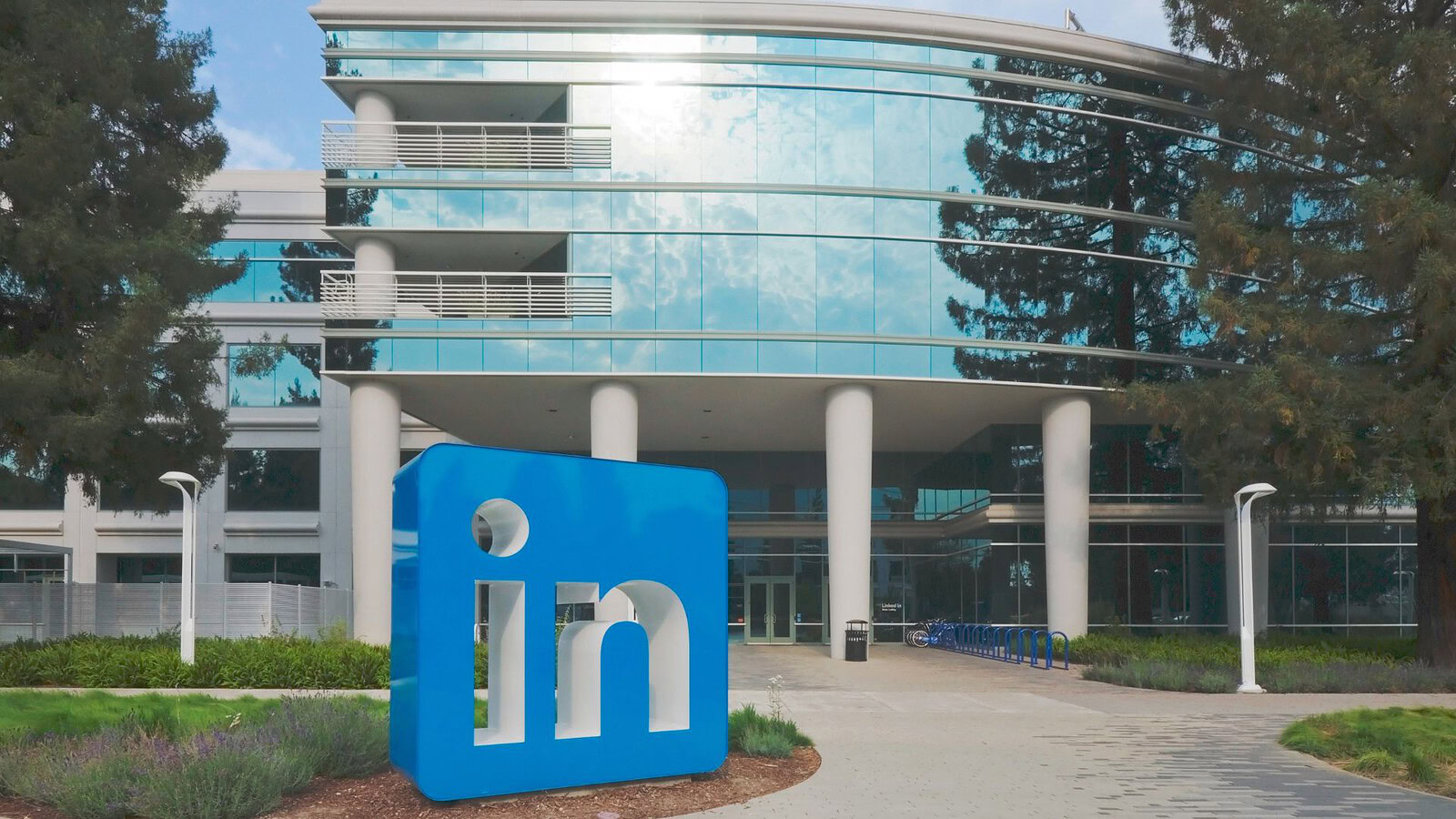 LinkedIn, arriva il pulsante per segnalare i post AI scadenti