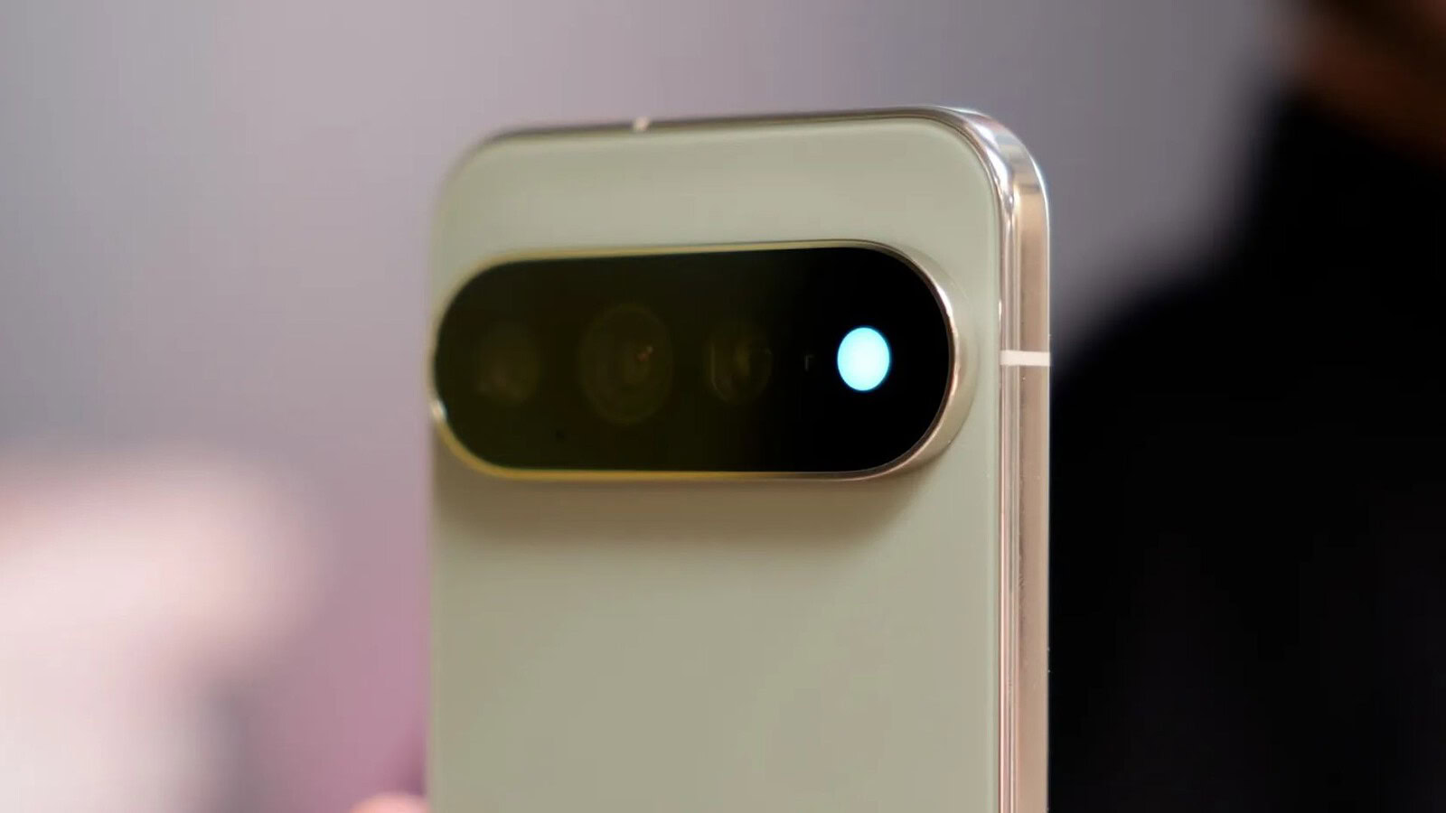 Google Pixel 11 Pro, come funziona HiLight: il led che saluta