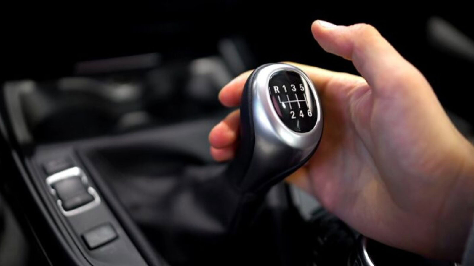 Cambio manuale, il ritorno a sorpresa sulle supercar di lusso