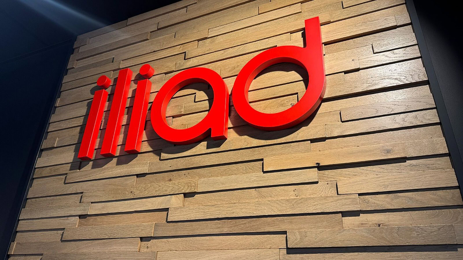 Iliad Top 230 arriva a 9,99 euro: più Giga anche per i già clienti