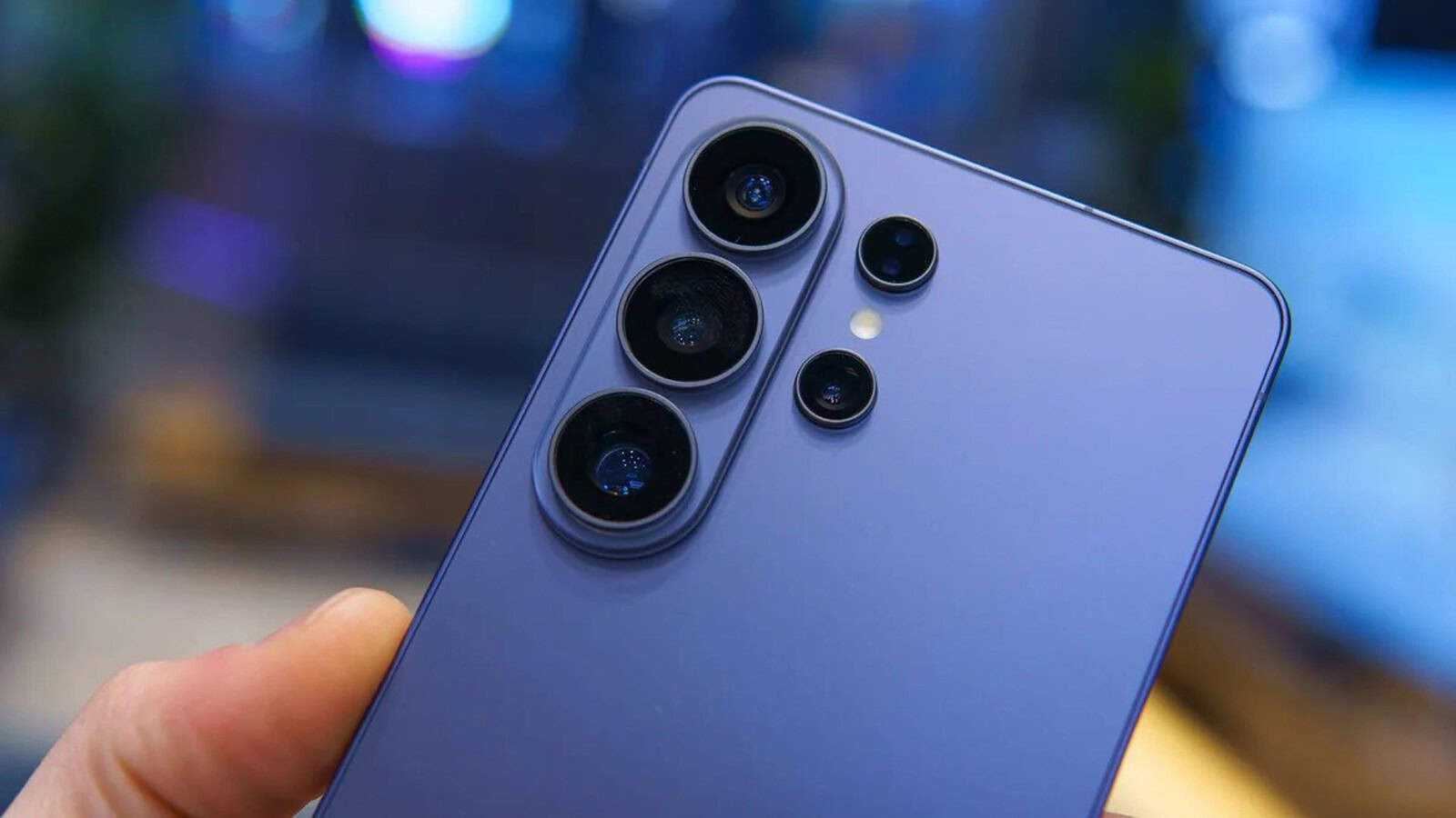 Samsung Galaxy S27 Ultra: i rumor parlano di una sola fotocamera tele, ma non convince tutti