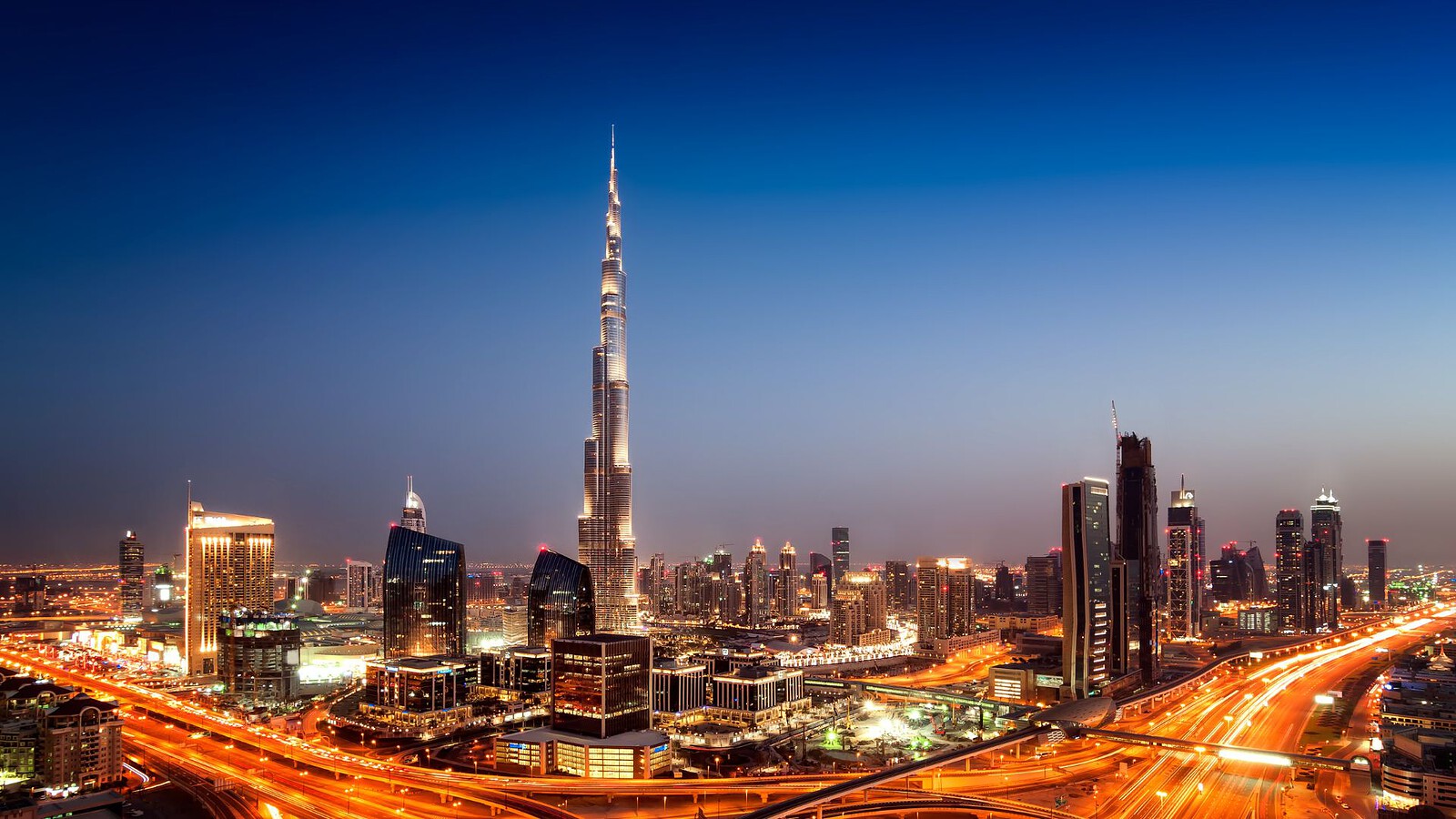 Dubai, la Raining Street porta la pioggia artificiale nel deserto