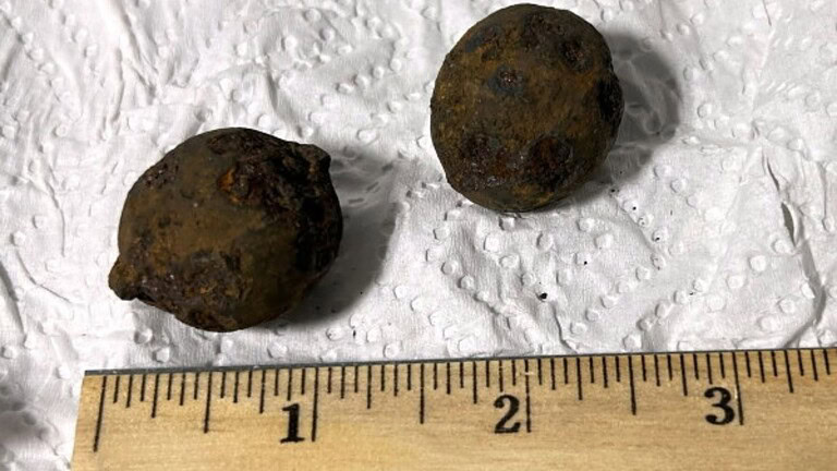 Cinque palle di cannone in valigia scoperte ai raggi X in Alabama