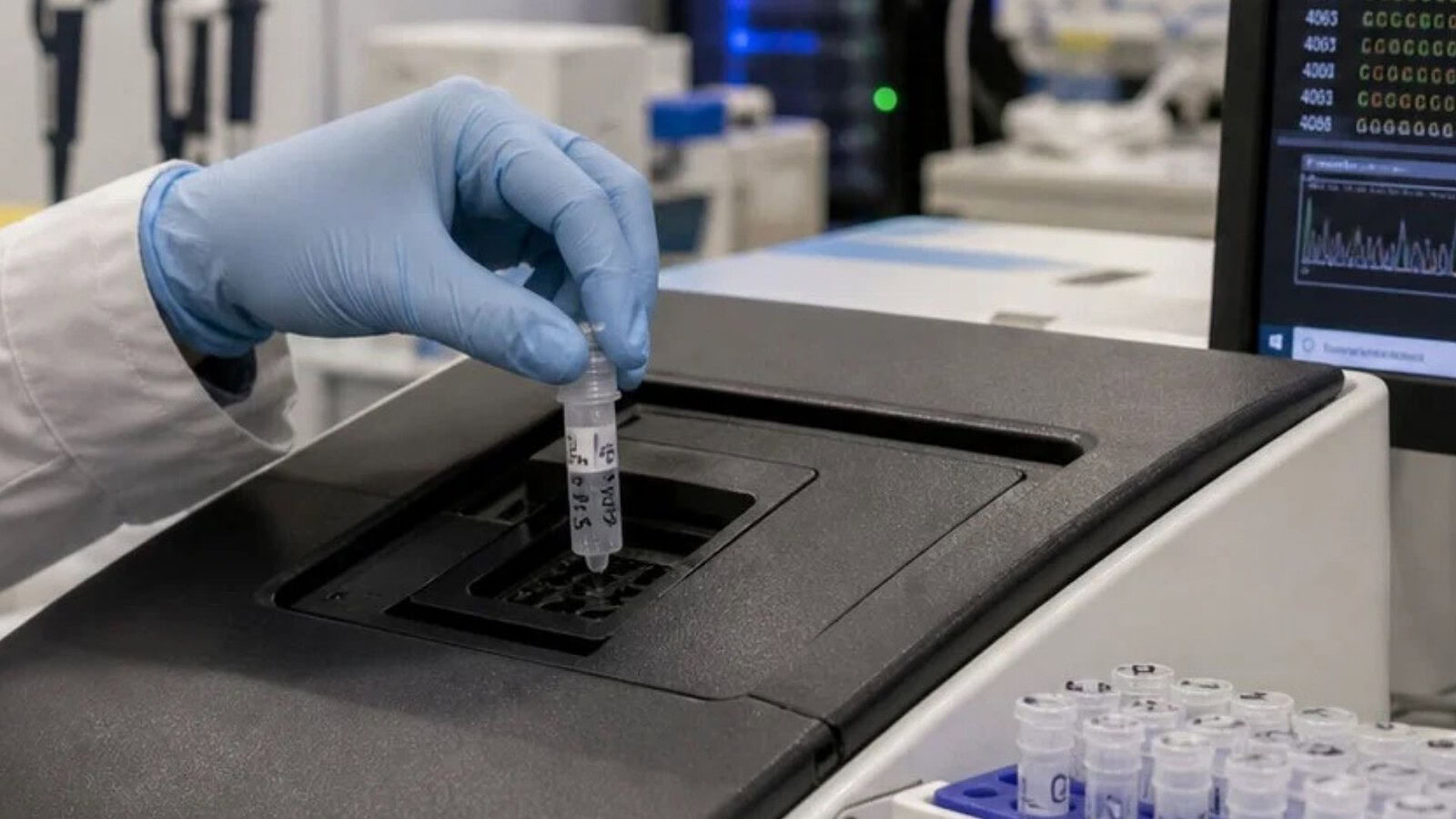 DNA e perovskite, nasce il memristore che consuma 100 volte meno