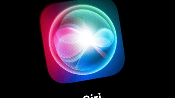 Siri AI diventa a pagamento: arriva il paywall con iCloud+