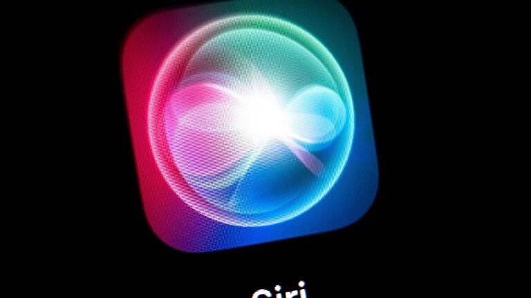 Siri AI diventa a pagamento: arriva il paywall con iCloud+
