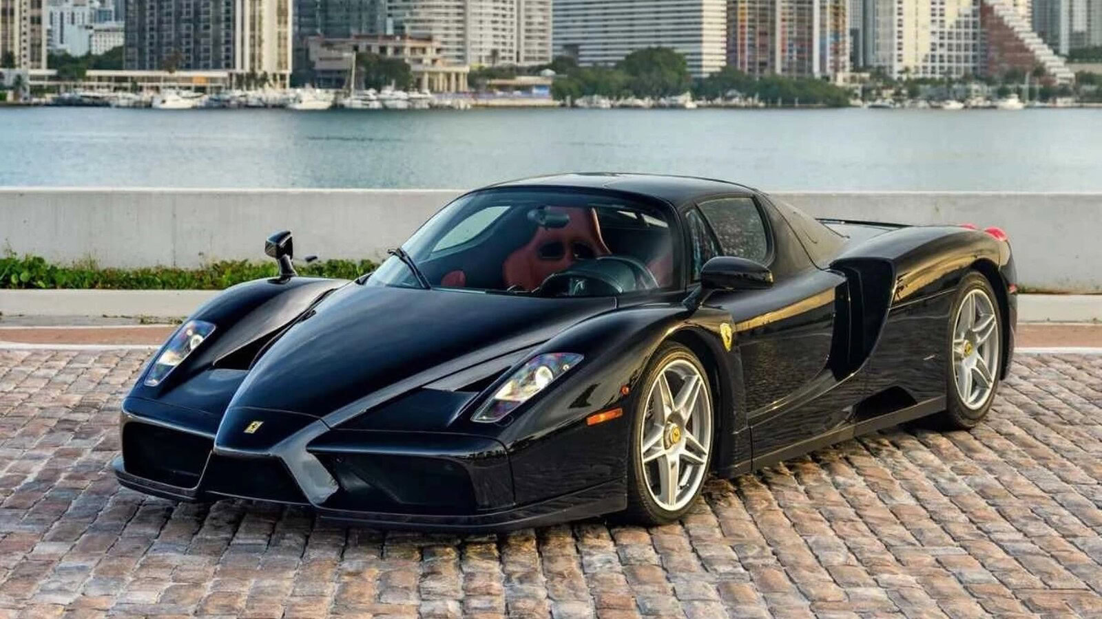 Ferrari Enzo Nero DS all'asta, l'errore di guidarla è costato milioni