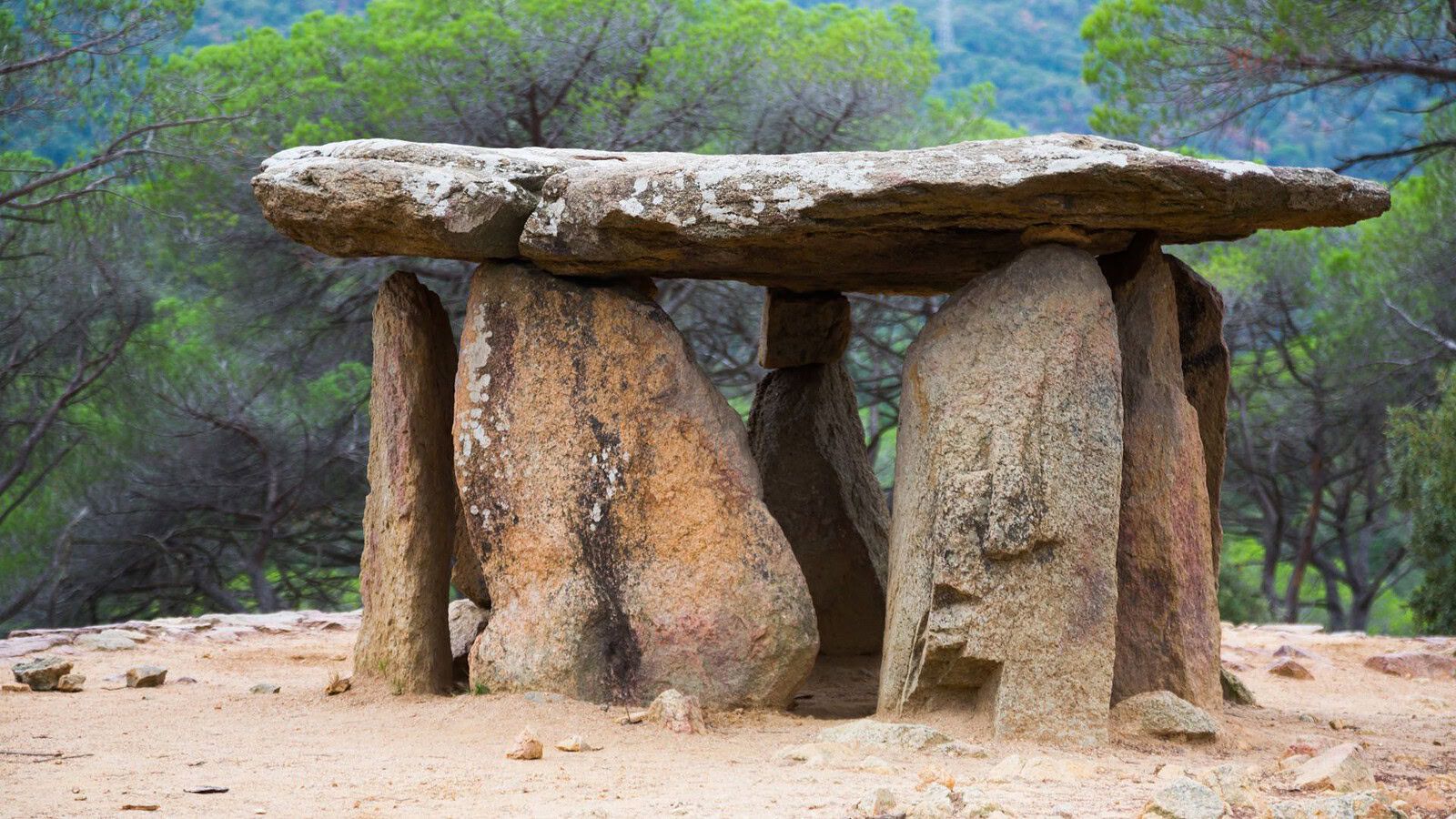 Dolmen di Menga, il megalite più antico di Stonehenge e Giza