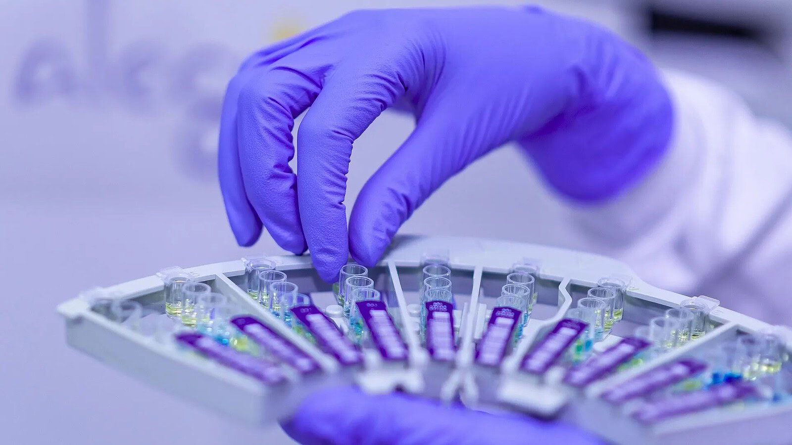 Vaccino mRNA contro il melanoma: superata la Fase 3, Borsa vola