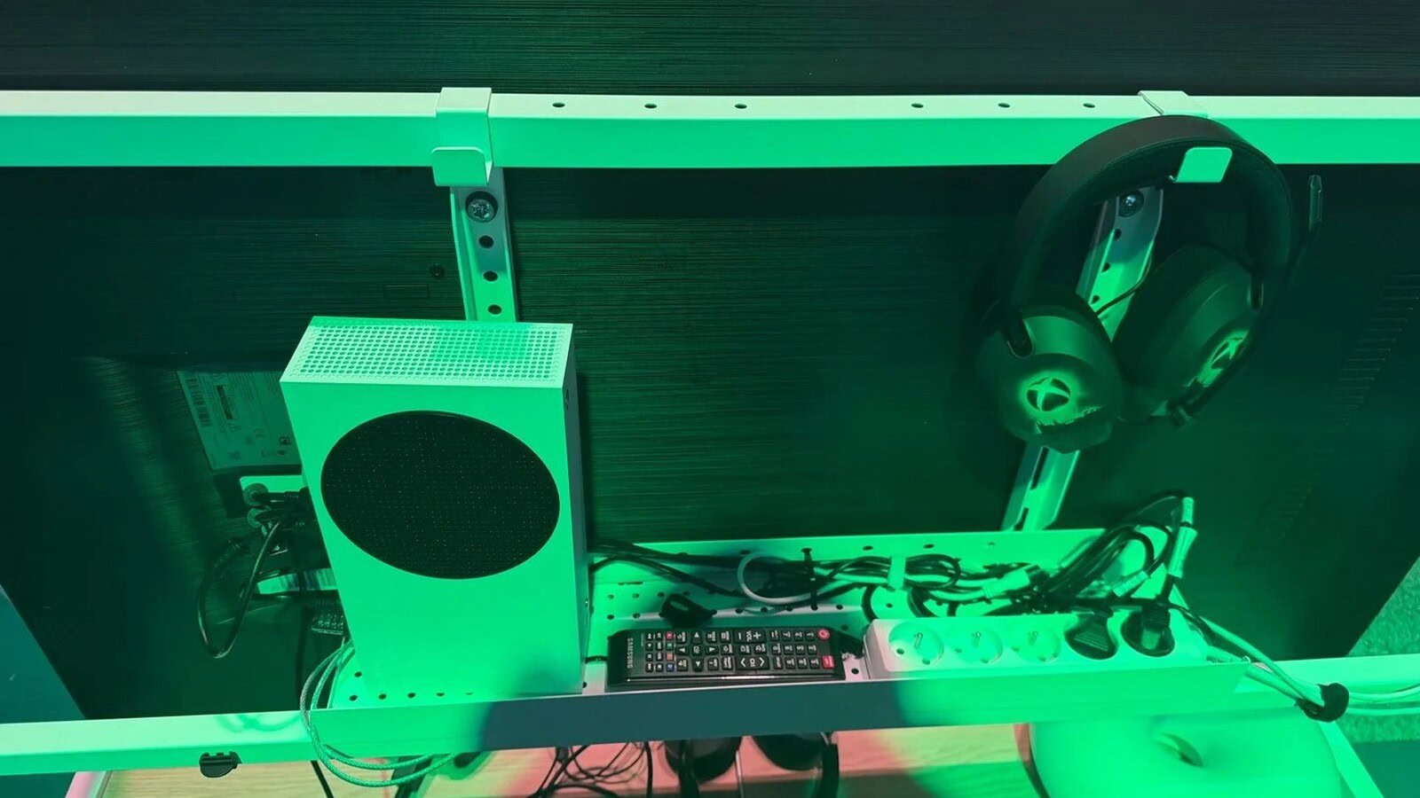 IKEA e Xbox, arriva YXSTABY: 9 pezzi per la casa dei gamer