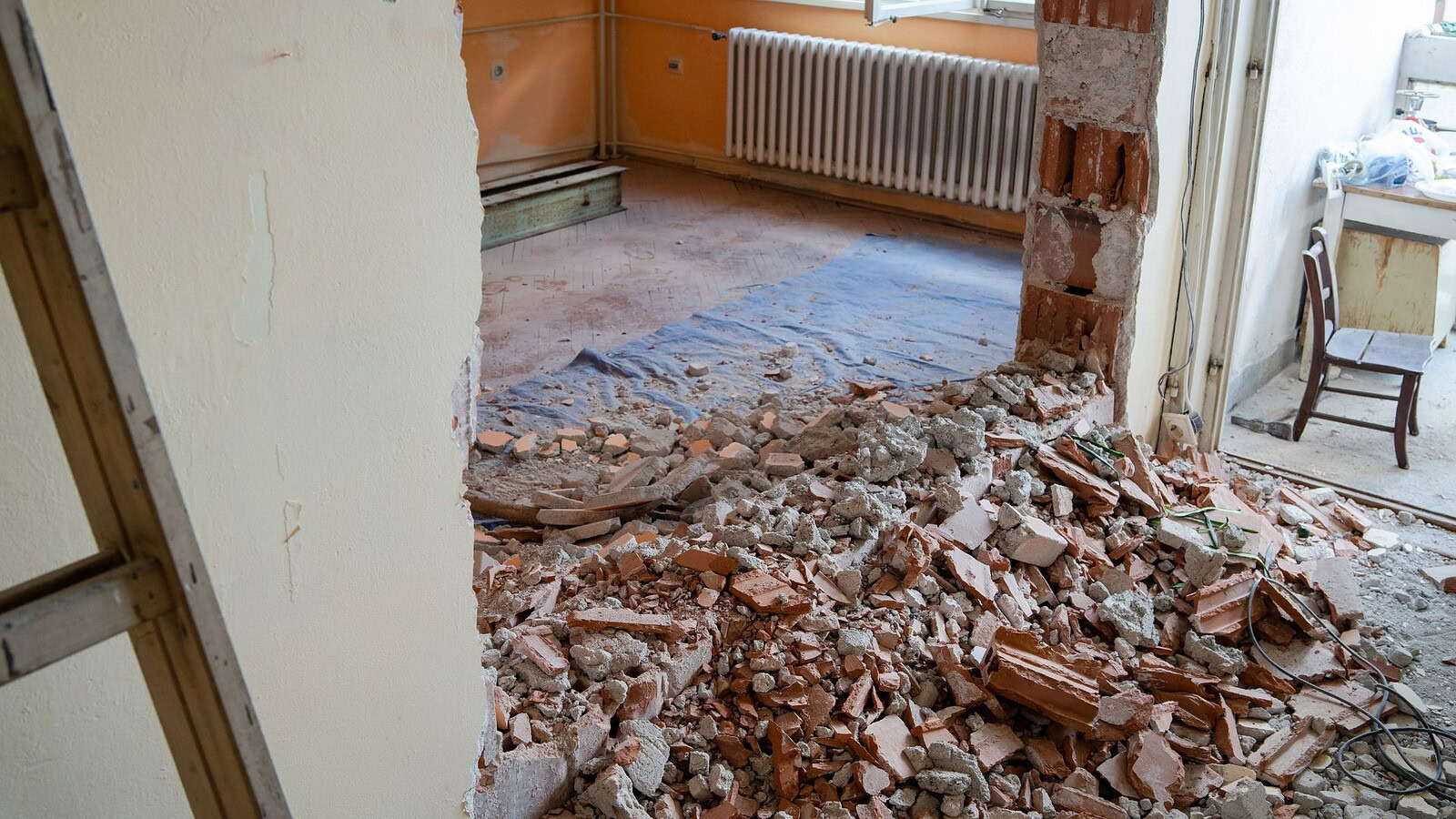 Georgia, mille denti umani trovati nel muro di un palazzo storico