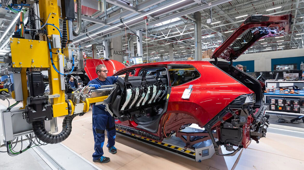BMW taglia 8.000 posti entro il 2027: la Cina dietro la scelta