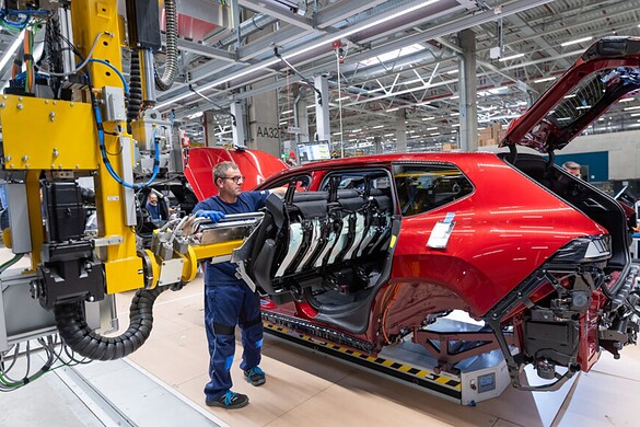 BMW taglia 8.000 posti entro il 2027: la Cina dietro la scelta