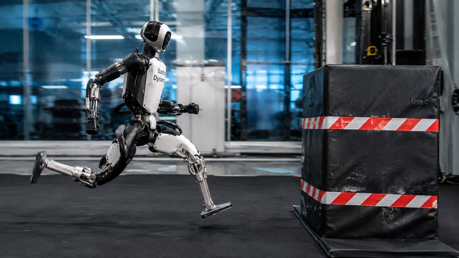 Robot umanoide più veloce di Bolt, ma non riesce a frenare