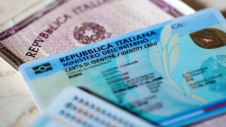 Carta d'identità: da ieri quella cartacea non basta più per viaggiare all'estero