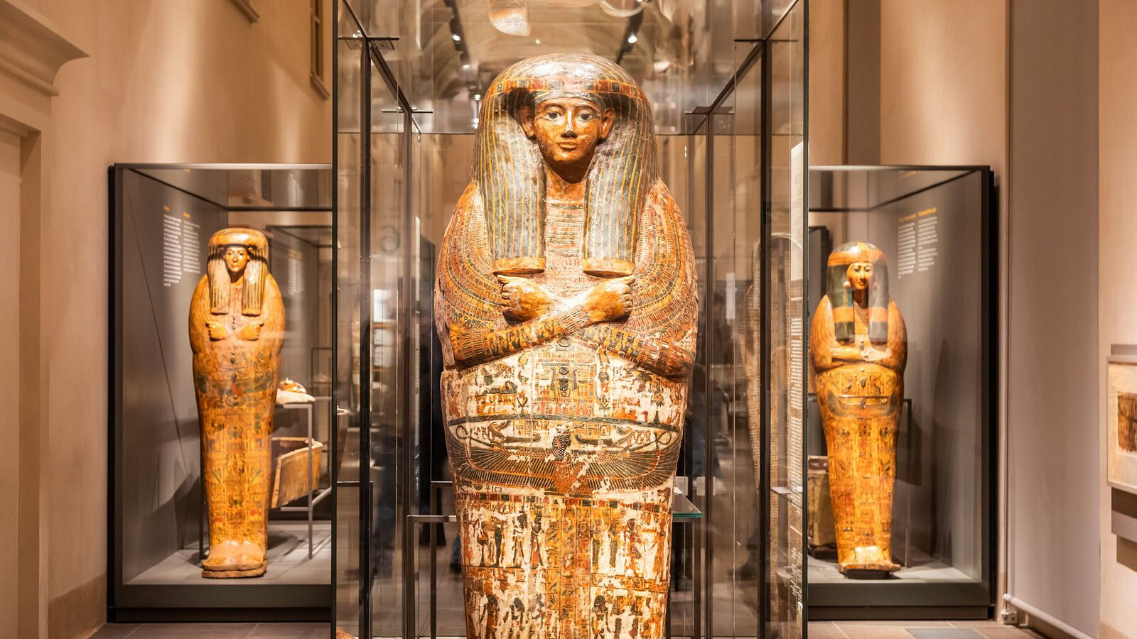 Mummie in vendita online, il pericolo nascosto nei pacchi
