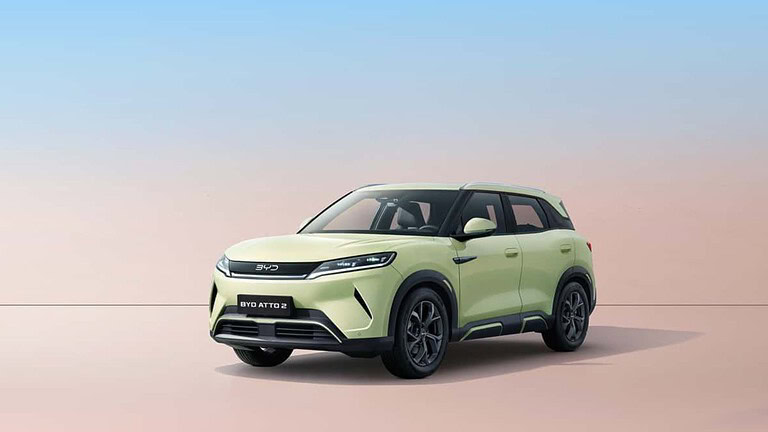 BYD accelera sulle batterie allo stato solido: produzione dal 2027