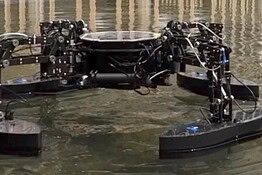 QuadBoat, il robot ispirato al ragno pescatore che salva in mare