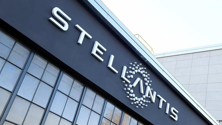 Stellantis torna all'utile nel 2026 ma l'Europa resta in rosso