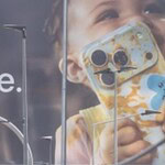 iPhone, la pubblicità con un bimbo di 2 anni finisce all'Agcom