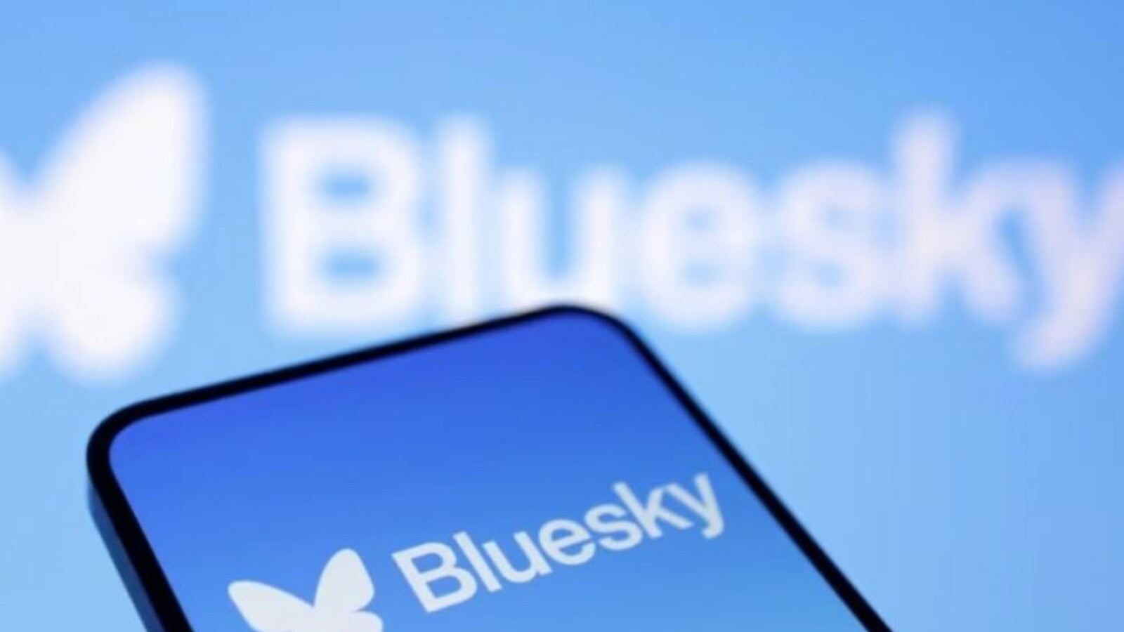 Bluesky in tilt per 24 ore: colpa di un attacco DDoS