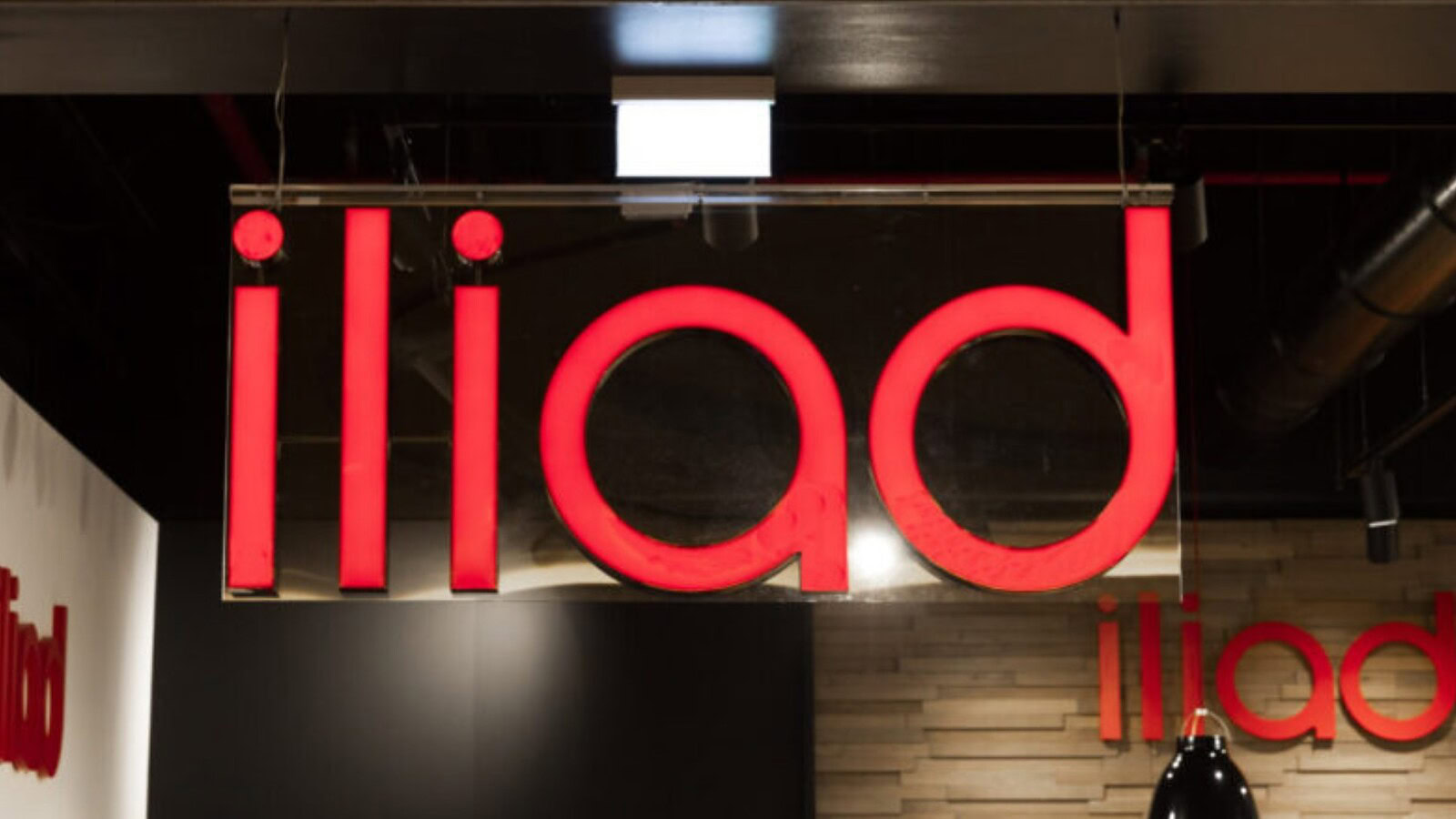 Iliad racconta la fibra con la nuova campagna “Tanto lo sai”