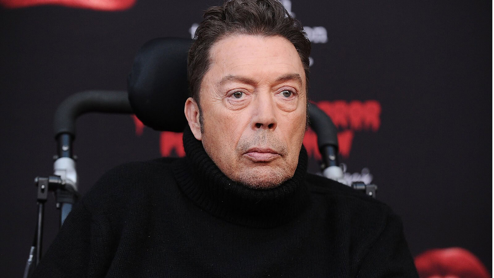 Tim Curry è morto a 80 anni: addio all'icona di It