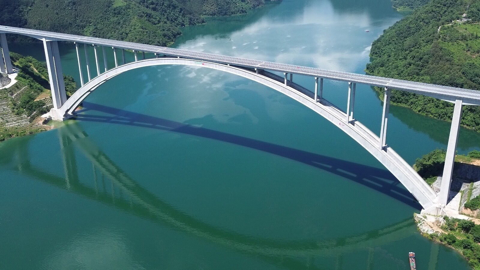 Tian'e Longtan Bridge, il nuovo record dei ponti ad arco
