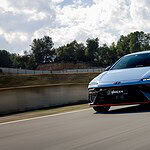 Hyundai IONIQ 6 N arriva in Italia: la berlina elettrica sportiva da 650 CV apre gli ordini
