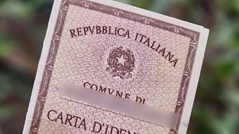 Carta d'identità cartacea addio: stop all'espatrio dal 3 agosto