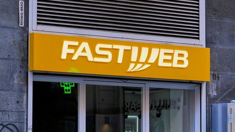 Fastweb, aumenti fino a 4 euro sulle offerte di rete fissa dal 2026