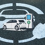 Auto elettriche superano il diesel in Italia: sorpasso storico