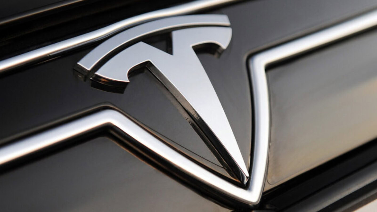 Tesla, Elon Musk parla di AI e robot la metà del tempo