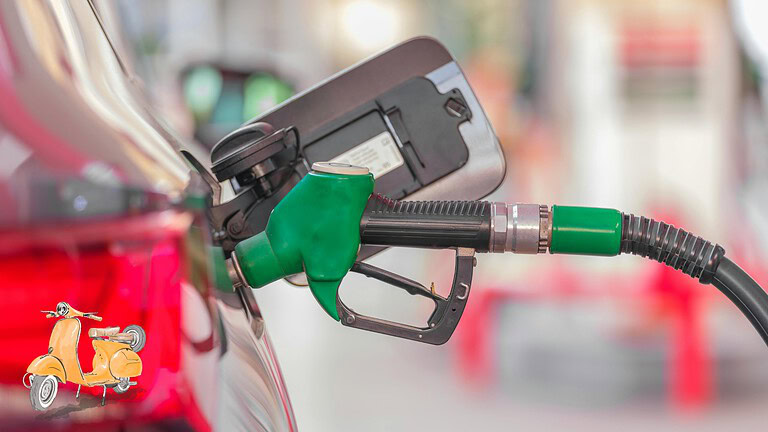 Carburanti annacquati a Roma: auto e scooter in panne