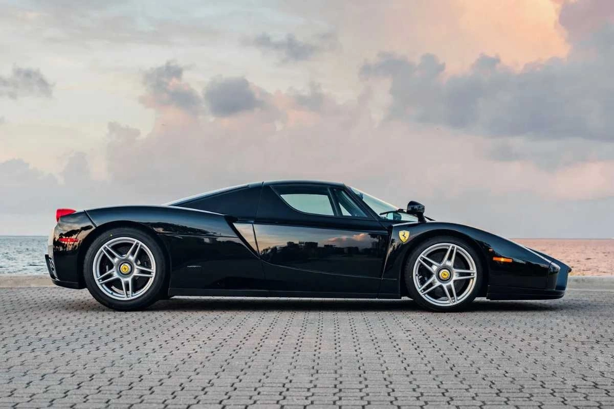 Ferrari Enzo Ferrari Enzo Nero DS all'asta, l'errore di guidarla è costato milioni
