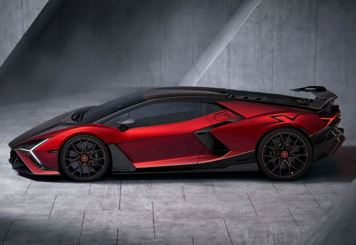 Lamborghini Revuelto SV - caratteristiche Lamborghini Revuelto SV: 1.065 CV e soli 1.963 esemplari