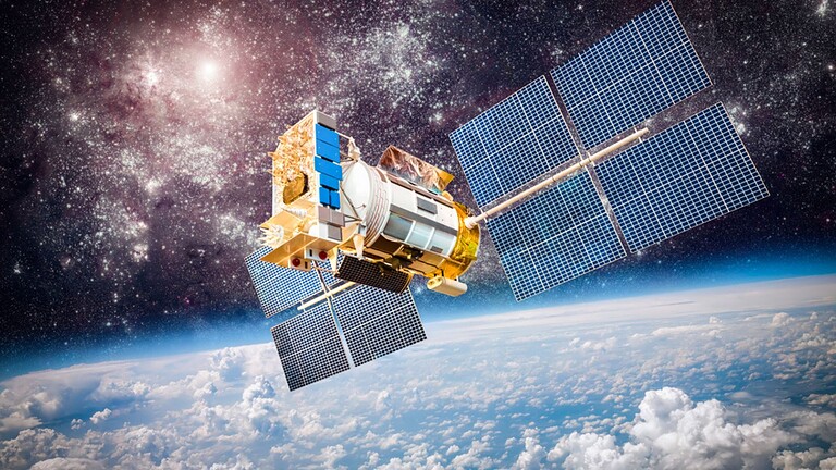 Pannelli solari spaziali al silicio: costi giù e più satelliti