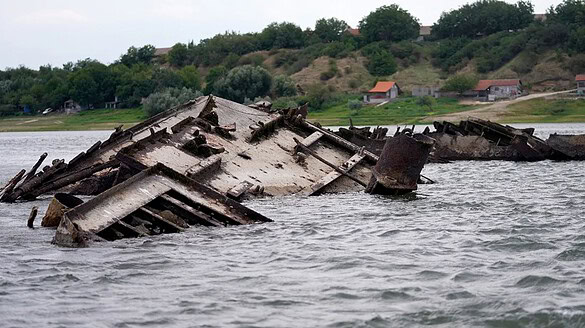 Danubio in secca riporta a galla i relitti nazisti della guerra