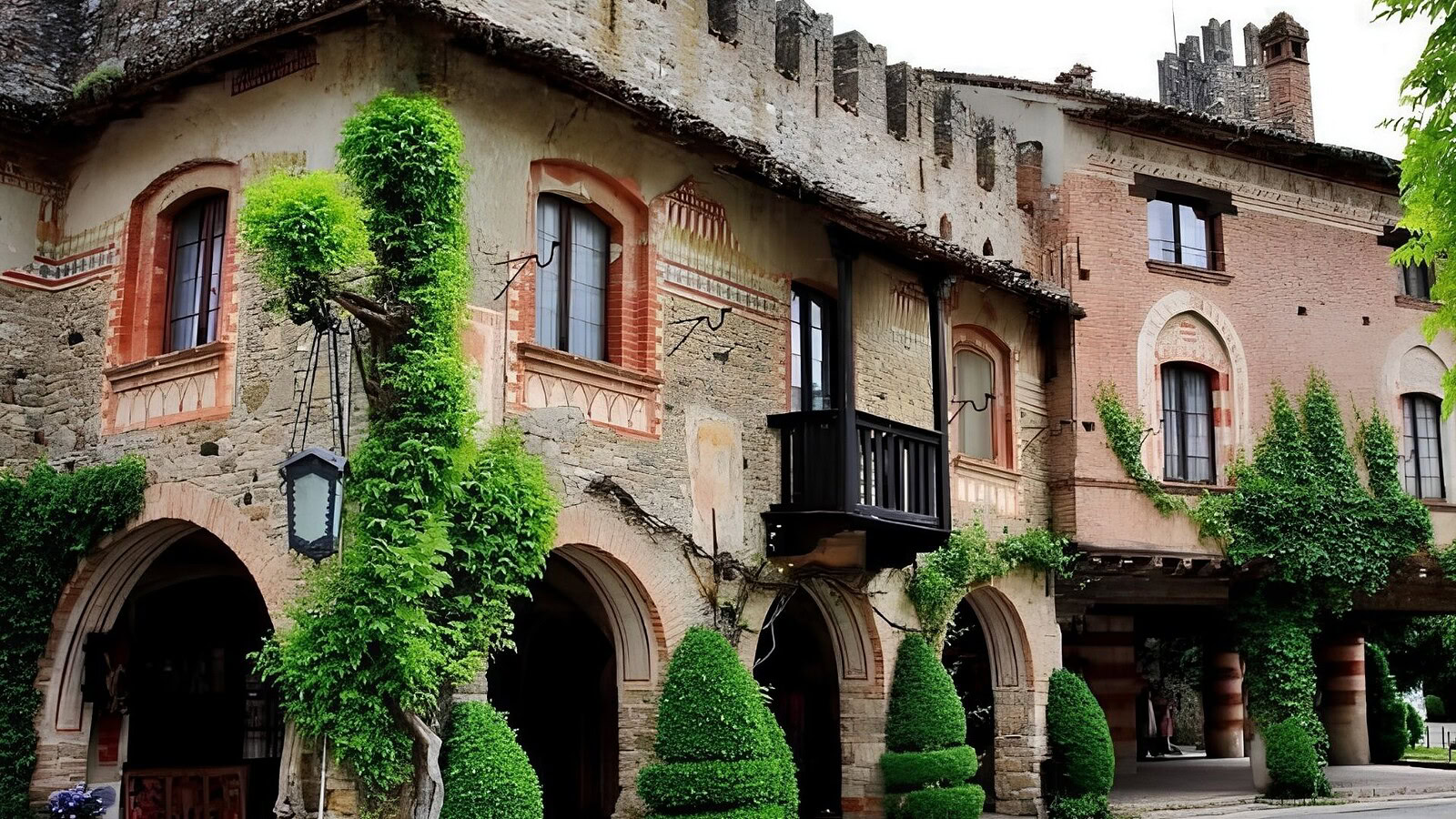 Grazzano Visconti, il borgo che sembra uscito da Harry Potter