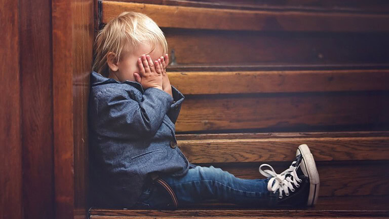 Stress infantile riprogramma il cervello e altera il DNA