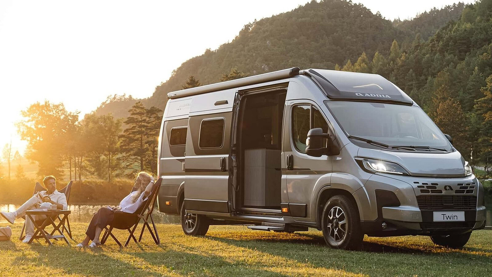 Adria Twin 2025: nuovo design e due anime, Select e Supreme
